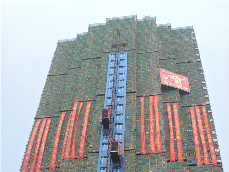 喜報！中冶南方國際社區(qū)一期南區(qū)住宅四標段項目喜封金頂！